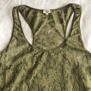 Wilfred: Aritzia Lace tank